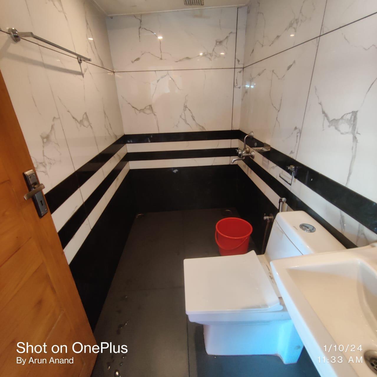 4 bedroom houseboat interior or facilities
